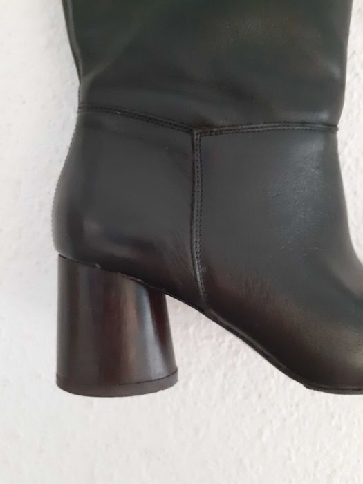Botas cano alto pretas pele de salto grosso Mango 38