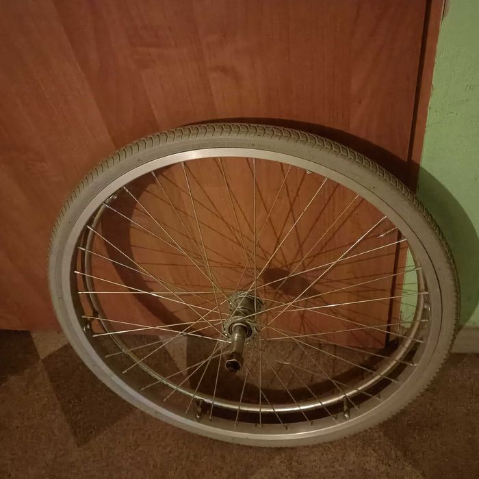 Koła, rafy wózka inwalidzkiego