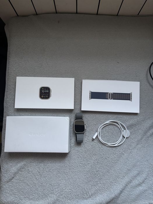 Apple Watch Ultra 2.  +kilkanascie paskow
