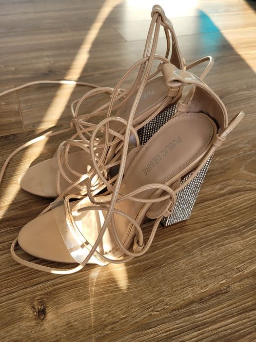 Nowe pantofle na wysokim obcasie r. 38