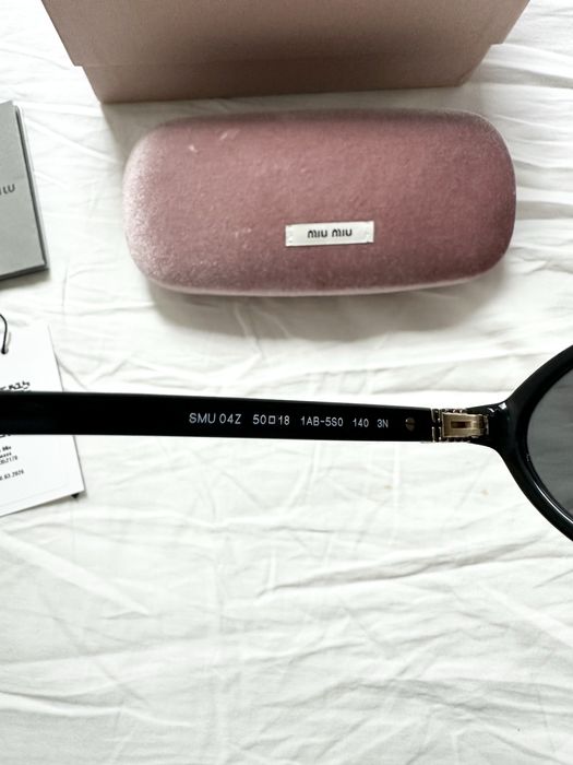 óculos de sol sunglasses preto black oval Miu Miu 04ZS