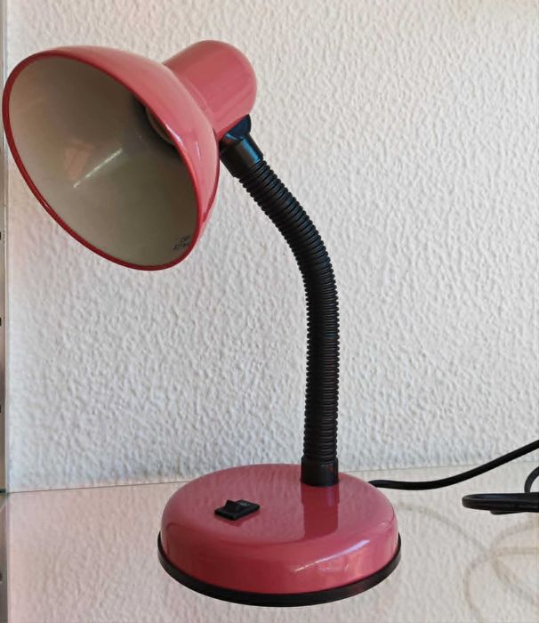 Candeeiro de secretária cor vermelha
