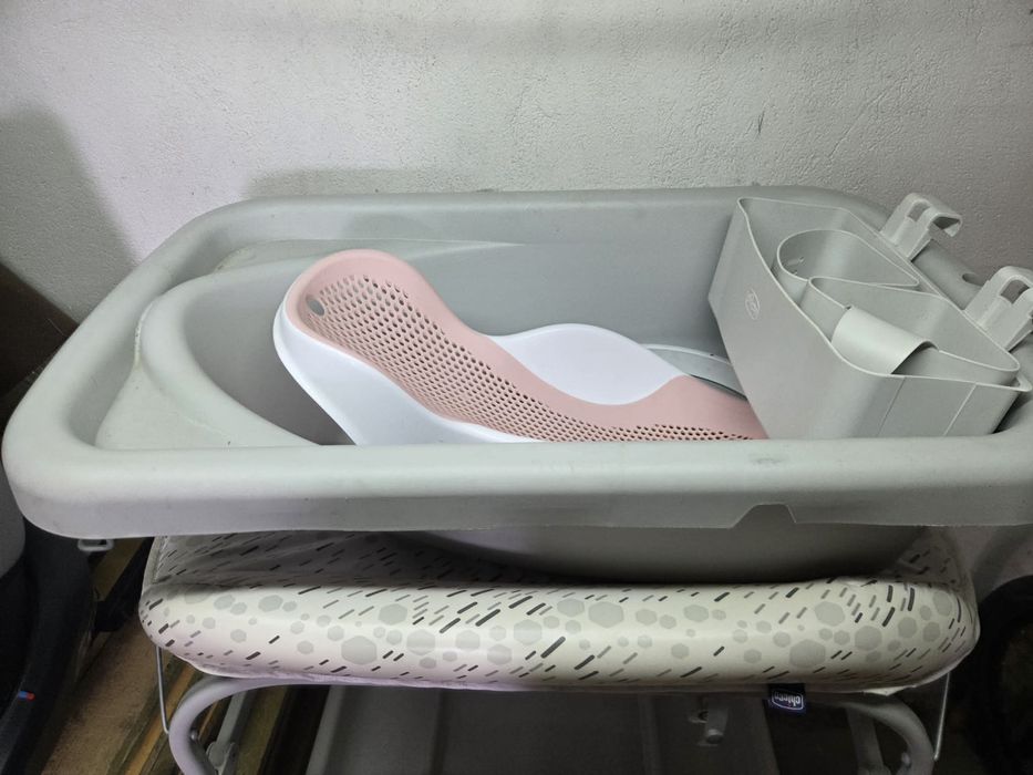 Wanienka Chicco cuddle & bubble, przewijak i wkladka do wanienki