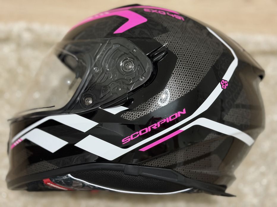 Capacete e luvas