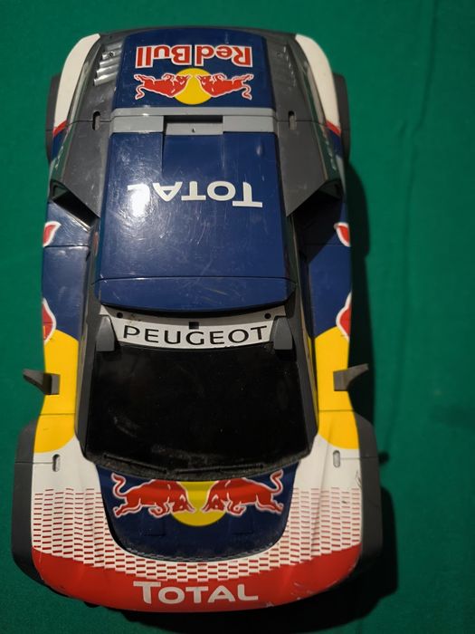 Carro Peugeot total e red bull
