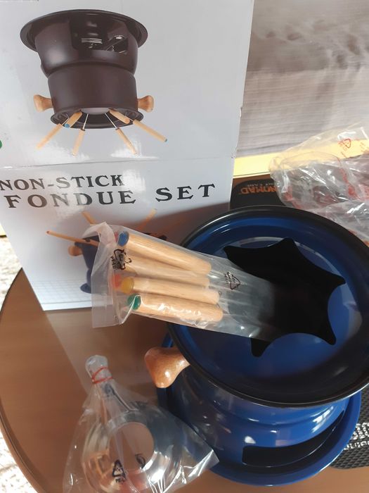 Fondue colorido sem uso