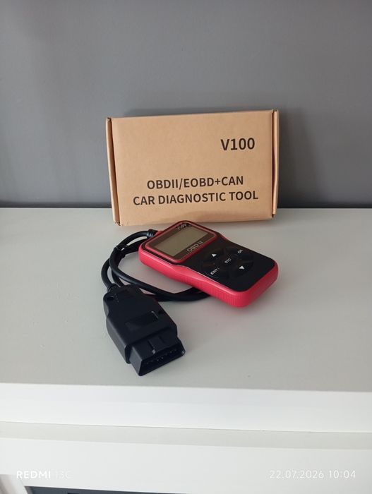 Uniwersalny skaner diagnostyczny OBD2 model V100.