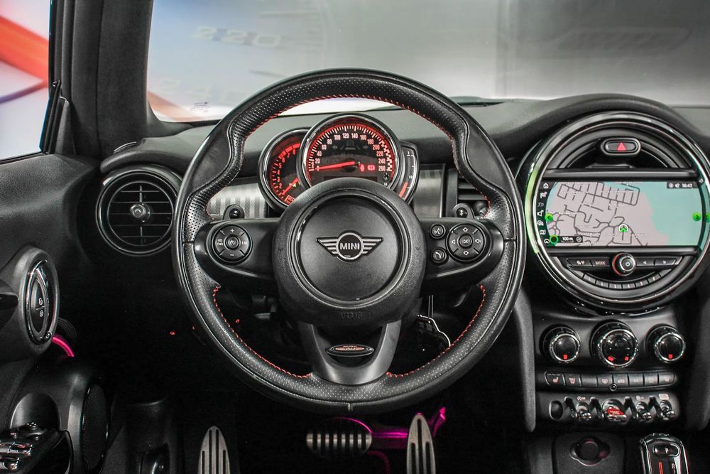 MINI Cabrio John Cooper Works Auto Desportiva