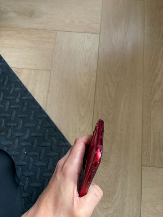 Używany IPhone 11 czerwony