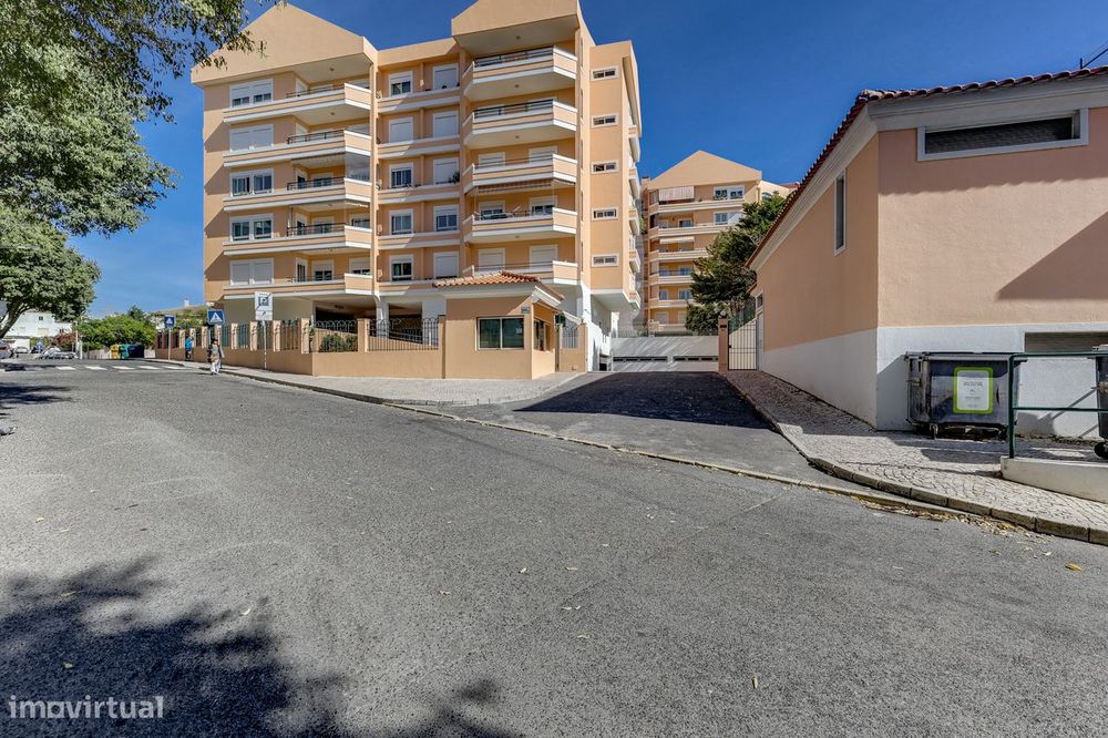 T3 no Condomínio Riviera com Piscina, Ginásio e 2 Parques junto à Prai