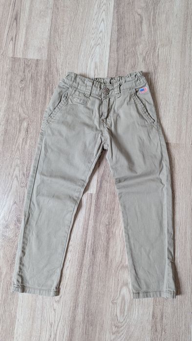 Beżowe eleganckie spodnie chłopięce 110