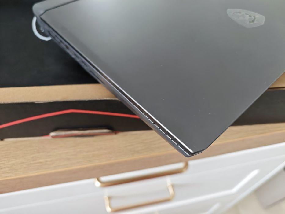 Mocny MSI Vector 16 , RTX 5070TI , Intel ultra 9 , 32/2tb nowy