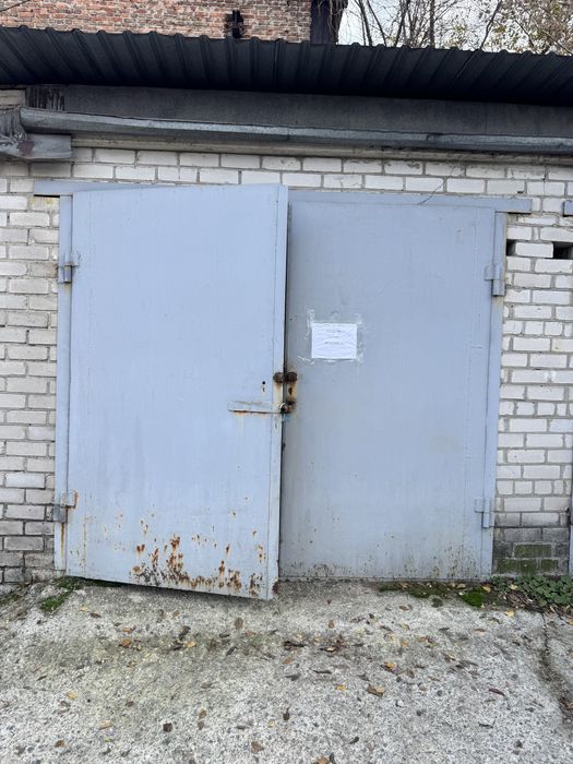 Срочно!!!Продам капитальный гараж. М. Драгоманова ,70
