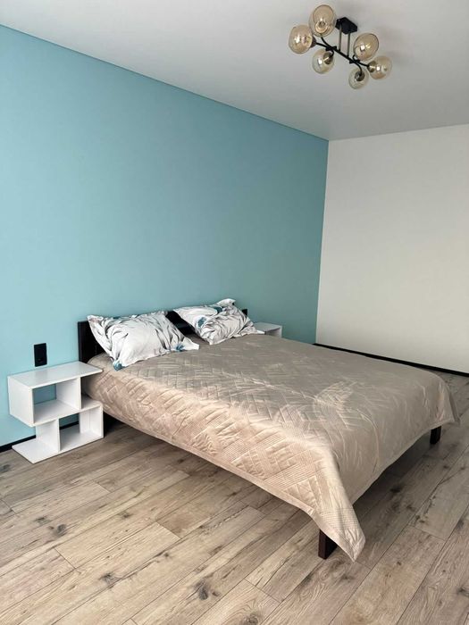 Стильна нова квартира на Митниці