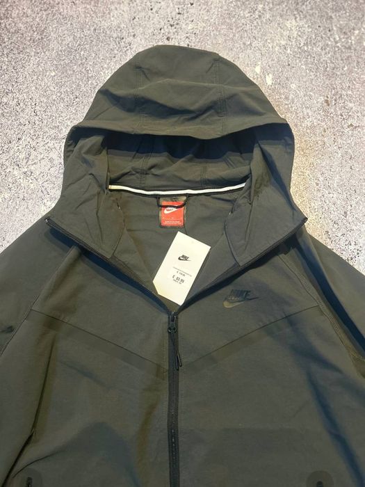 легка куртка Nike tech Woven