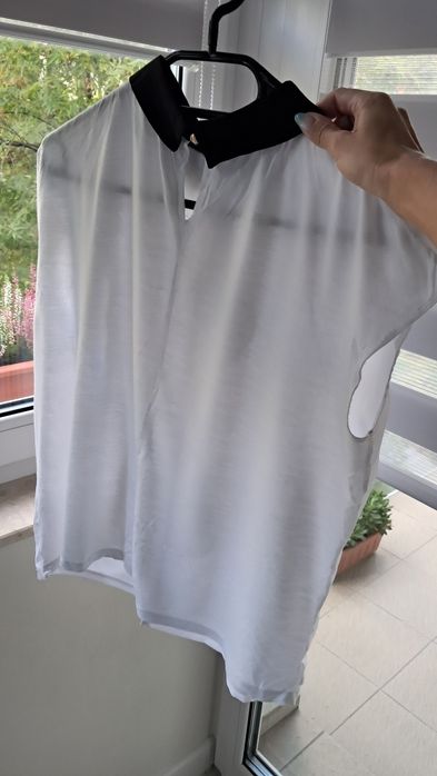 Elegancka biała bluzeczka z kołnierzykiem Mohito M