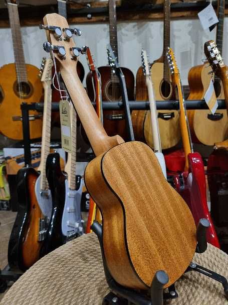 Laila UMC-2115-SM Solid Top ukulele sopranowe + super pokrowiec