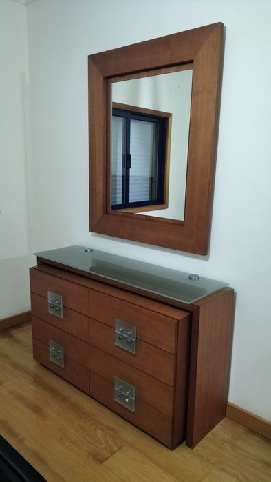 Quarto em cerejeira com cama estofada