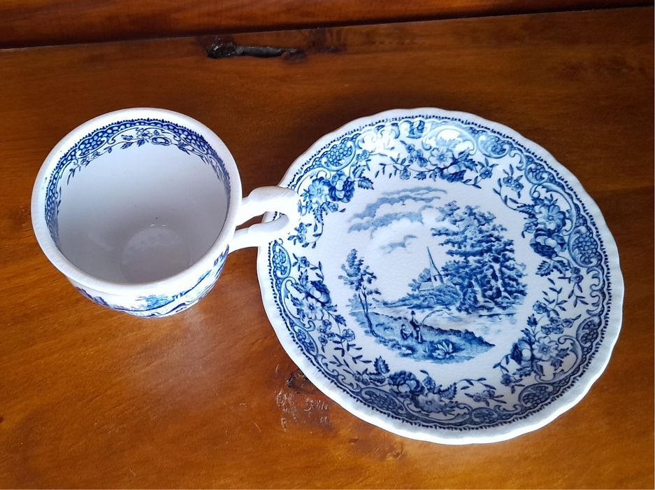 Conjunto chávena e pires Royal Tudor Ware