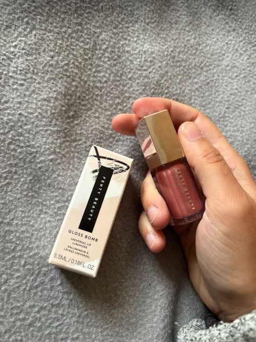 Fenty Beauty Gloss błyszczyk odcień fussy 5,5ml