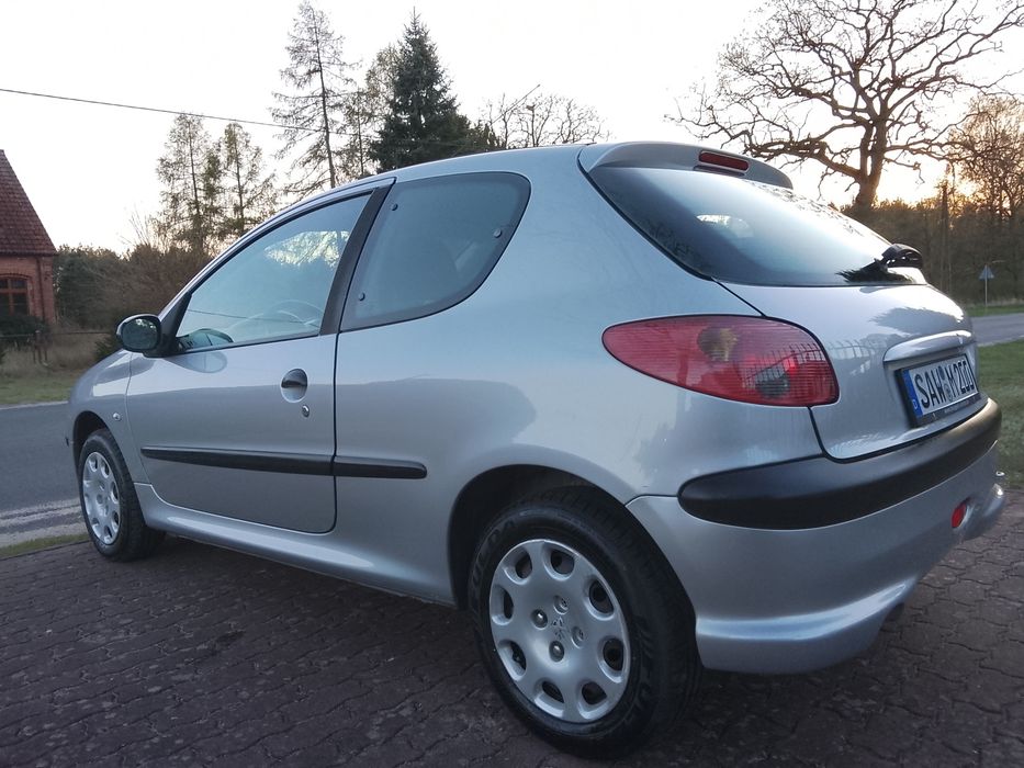 Peugeot 206 1.1 benzyna  5L/100 km, z Niemiec