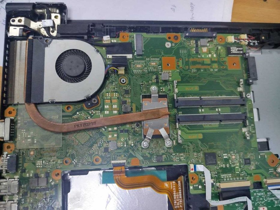 Ноутбук dynabook b35/y на запчастини