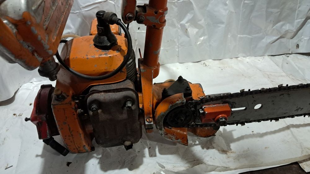 Продам бензопилу Урал