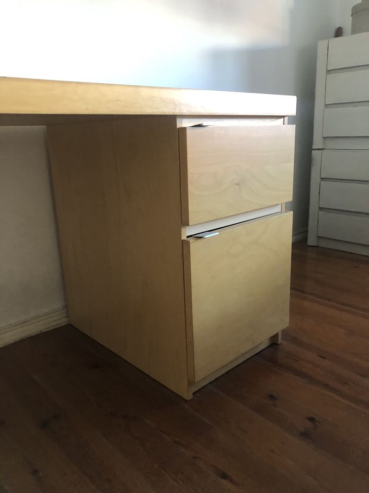 Secretária para quarto/escritório Campolide • OLX Portugal