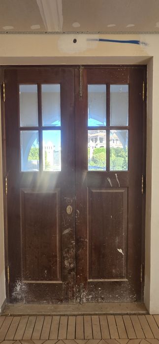 Porta exterior de moradia maciça