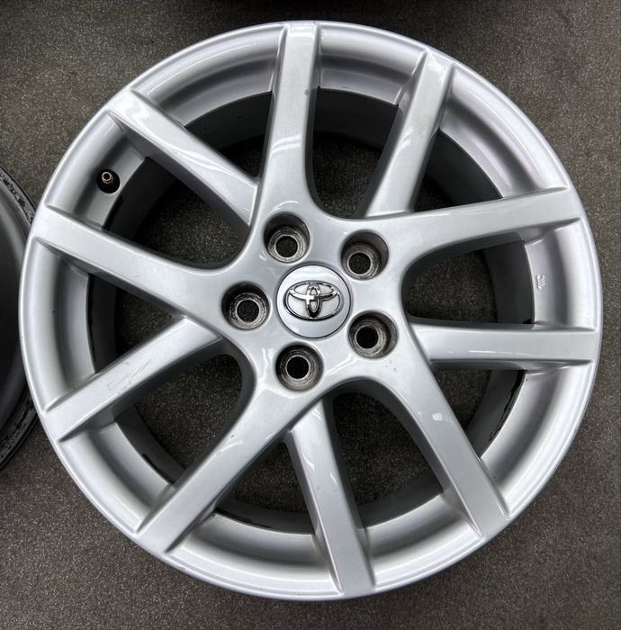 Диски R17 5 114.3 et39 J7 Оригінал Toyota Verso Avensis титани
