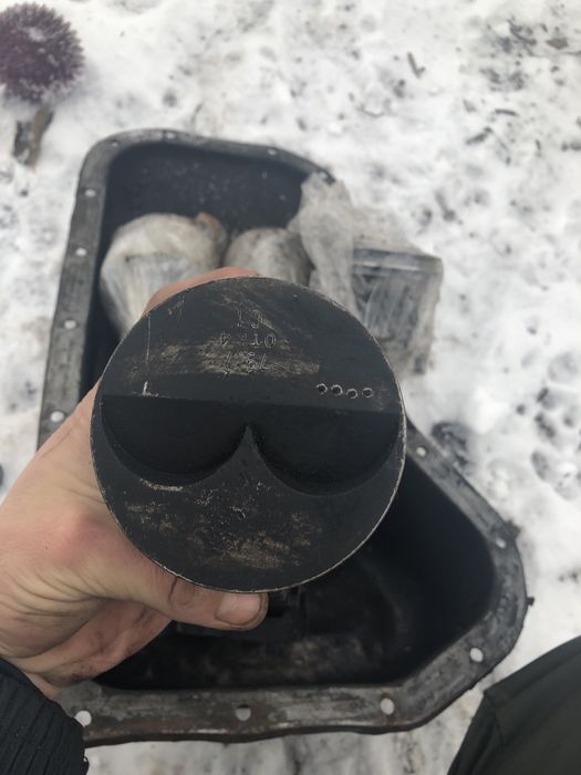 Продам блок з колінвалом поршнями під ремонт