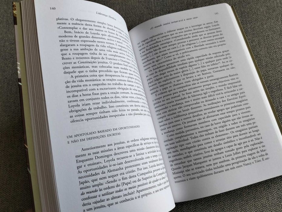 Livro "Liderança heróica" de Chris Lowney