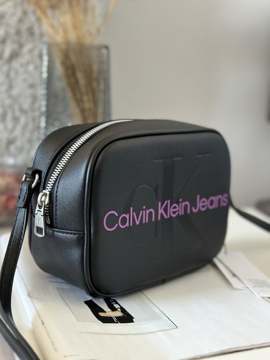 Жіночі сумки кросбоді Calvin Klein