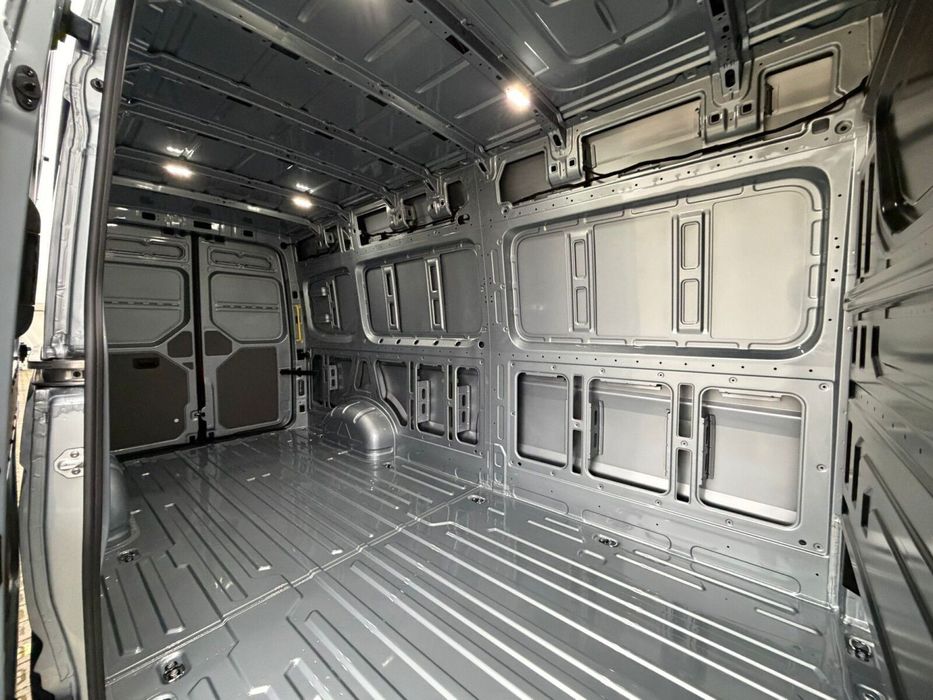 Volkswagen Crafter 35 2.0 TDI L4H3 4490 177KM AUTOMAT