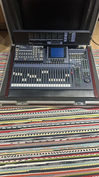 Mesa Digital Roland VM-C7200 + MS-24 | Flight Case Incluído