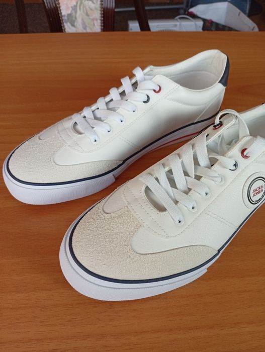 Sapatos brancos Jack e Jones tamanho 43