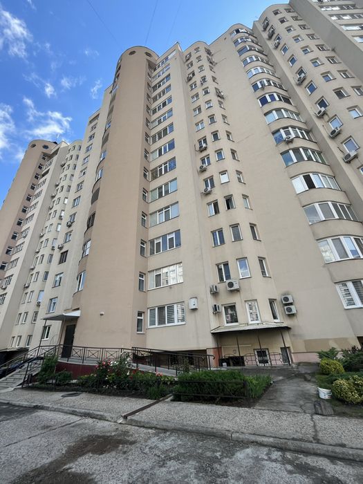 Продаж 3 кімнатної квартири на Харківській