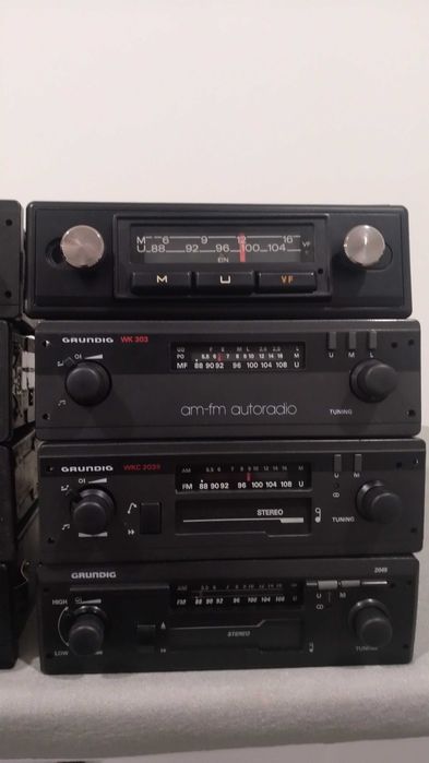 Auto rádios antigos de grandes marcas para carros clássicos