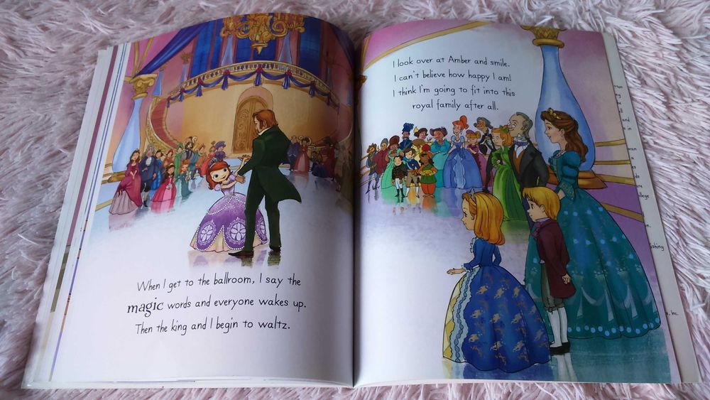 Дитяча книга англійською  про принцесу Софію  "Sofia the First "