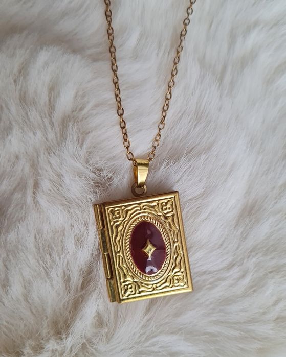 Sekretnik książka, locket, na zdjęcie