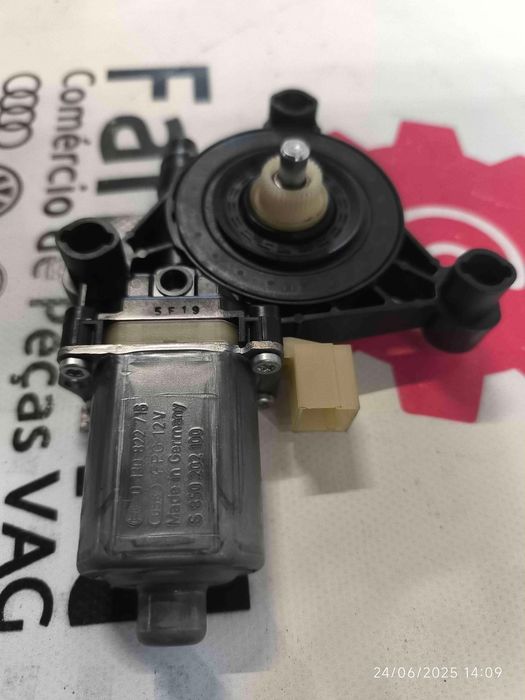 Motor Vidro Frente Esquerdo AUDI A3 2.0 TDI (110 kW / 150 cv) [04.2012 - 12.2017] 5Q0959802 (OEM) | S850202100 (OEM)