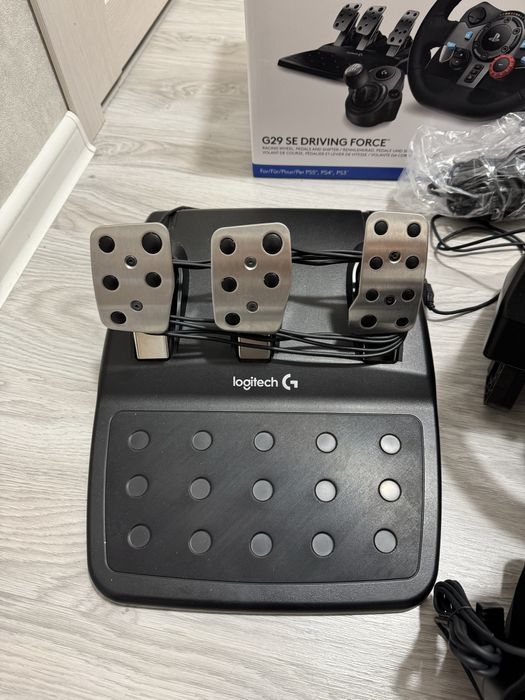 Игровой руль Logitech G29 и КПП для ПК и Playstation 4 5