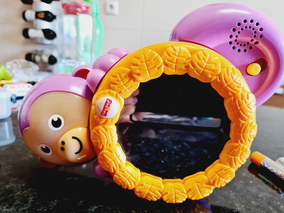 Brinquedo crawl along monkey