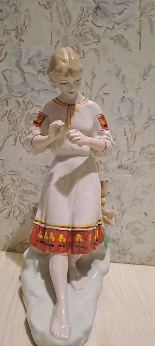 Фарфоровая статуэтка "Гадание"