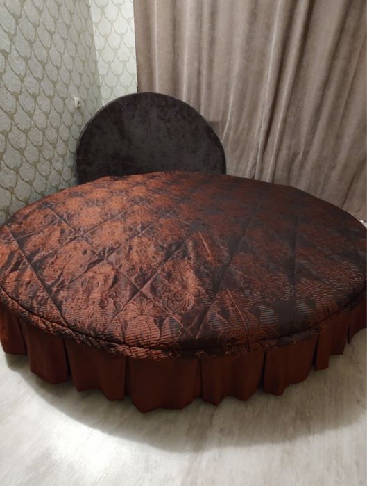 Ліжко, кровать, диван.