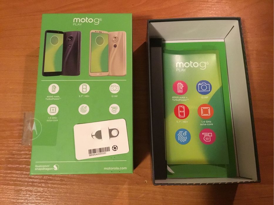 Motorola Moto G6 Play, ładowarka i etui