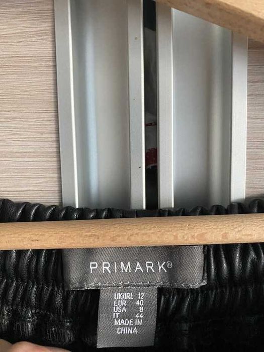 Czarne spodnie joggery z ekoskóry Primark L/XL 40/42