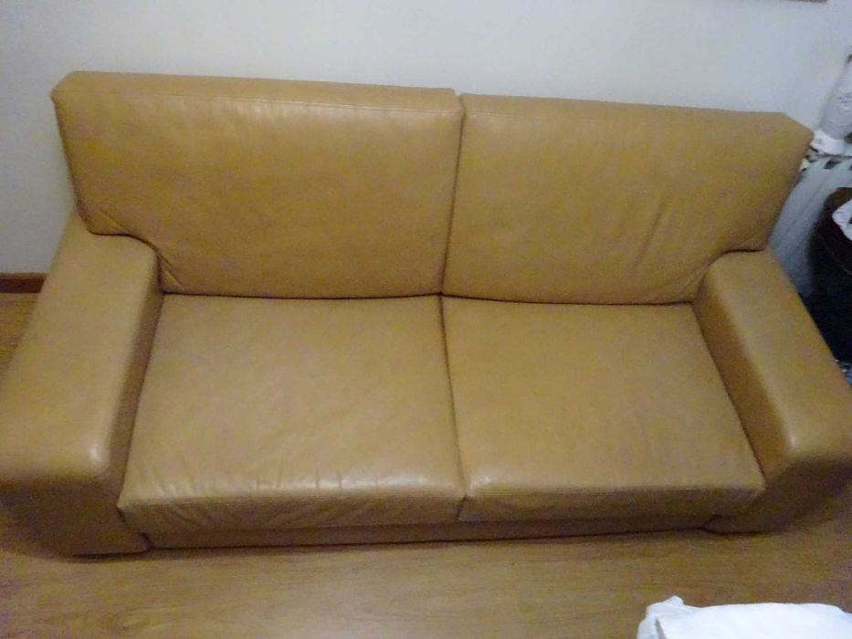 Sofá em pele 3 lugares