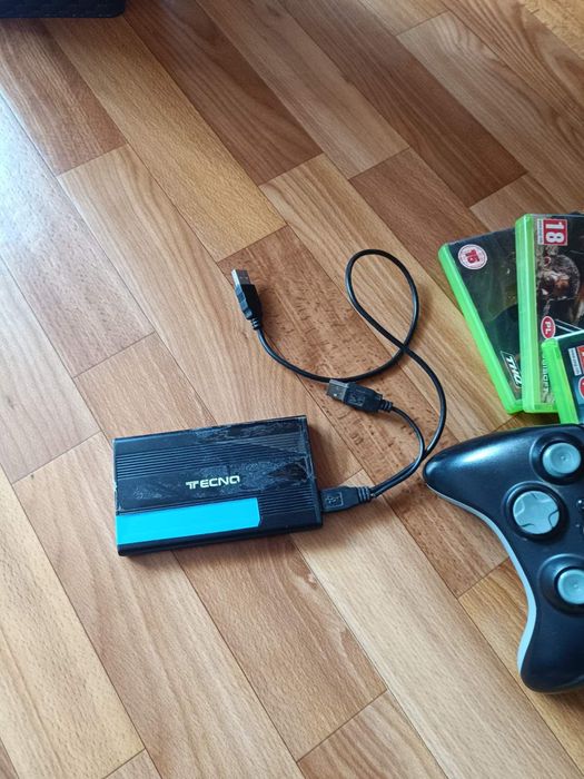 Xbox 360 6 дисків та 2 геймпада на батарейках торг