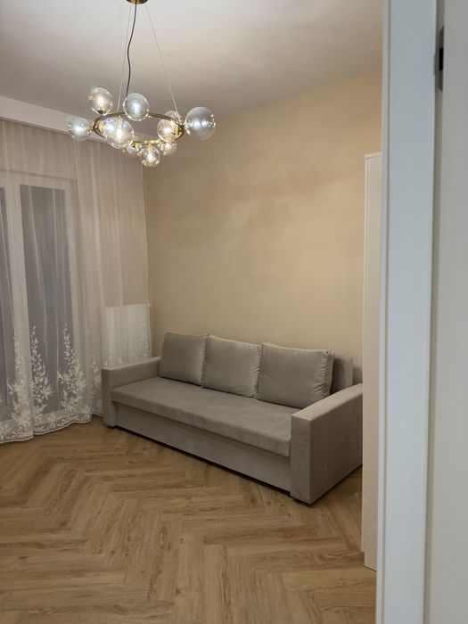 cztery nowe kanapy rozkładane szare